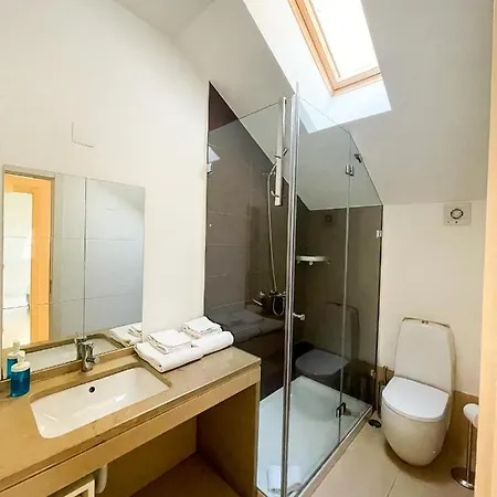 Wallis Apartment