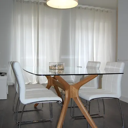 Wallis Apartment