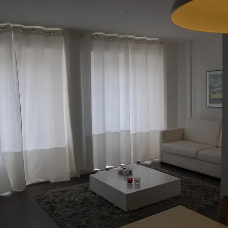 Wallis Apartment